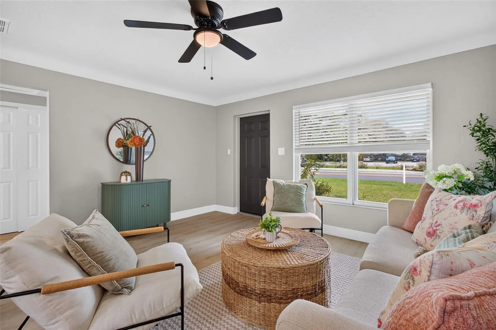 PERFECT SIZED LIVING ROOM W/NEW CEILING FAN