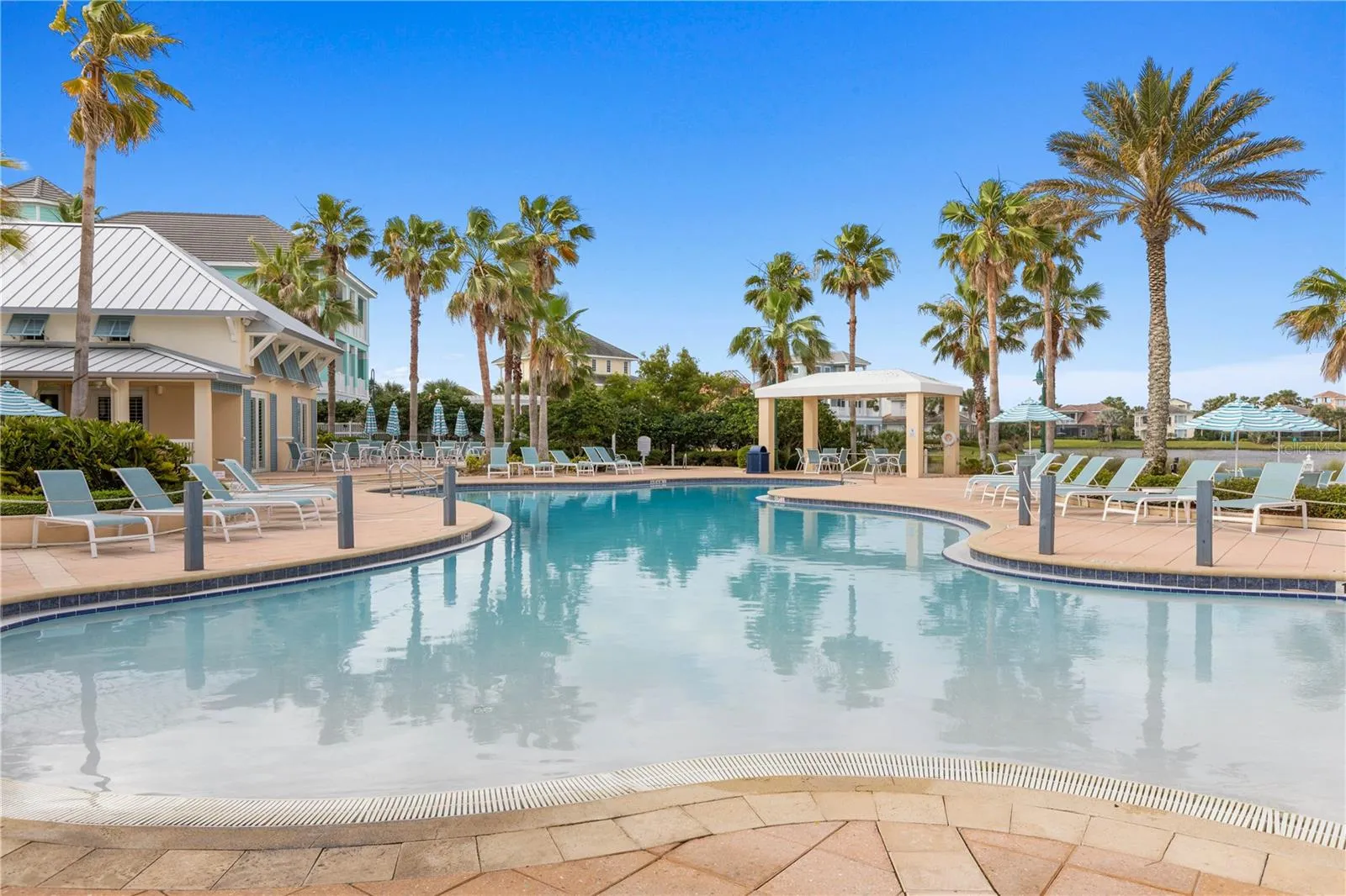 Amenity Lakeside Pool