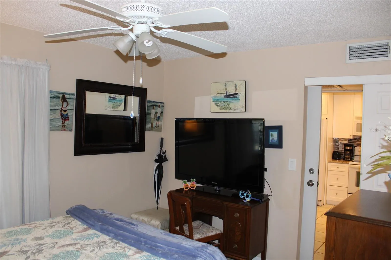 Guest bedroom