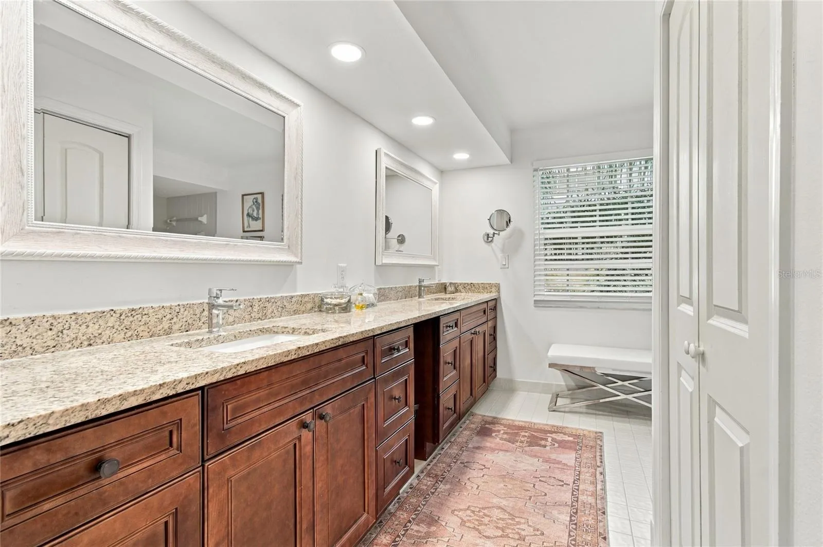 Double Vanity Bath