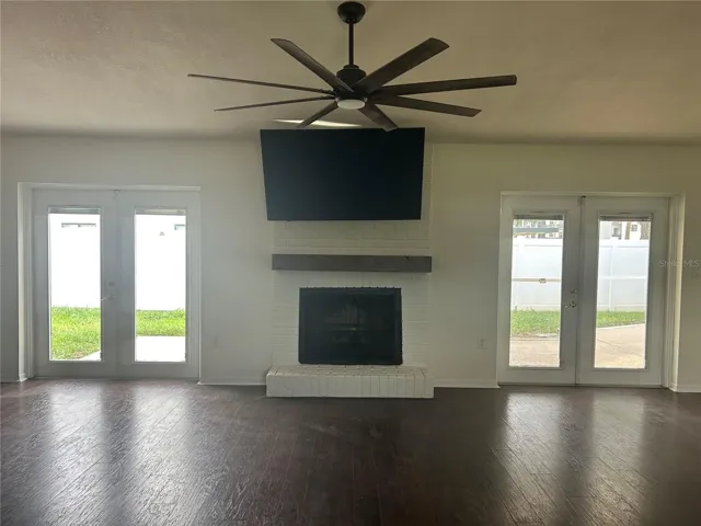 Large openLiving room with fireplace