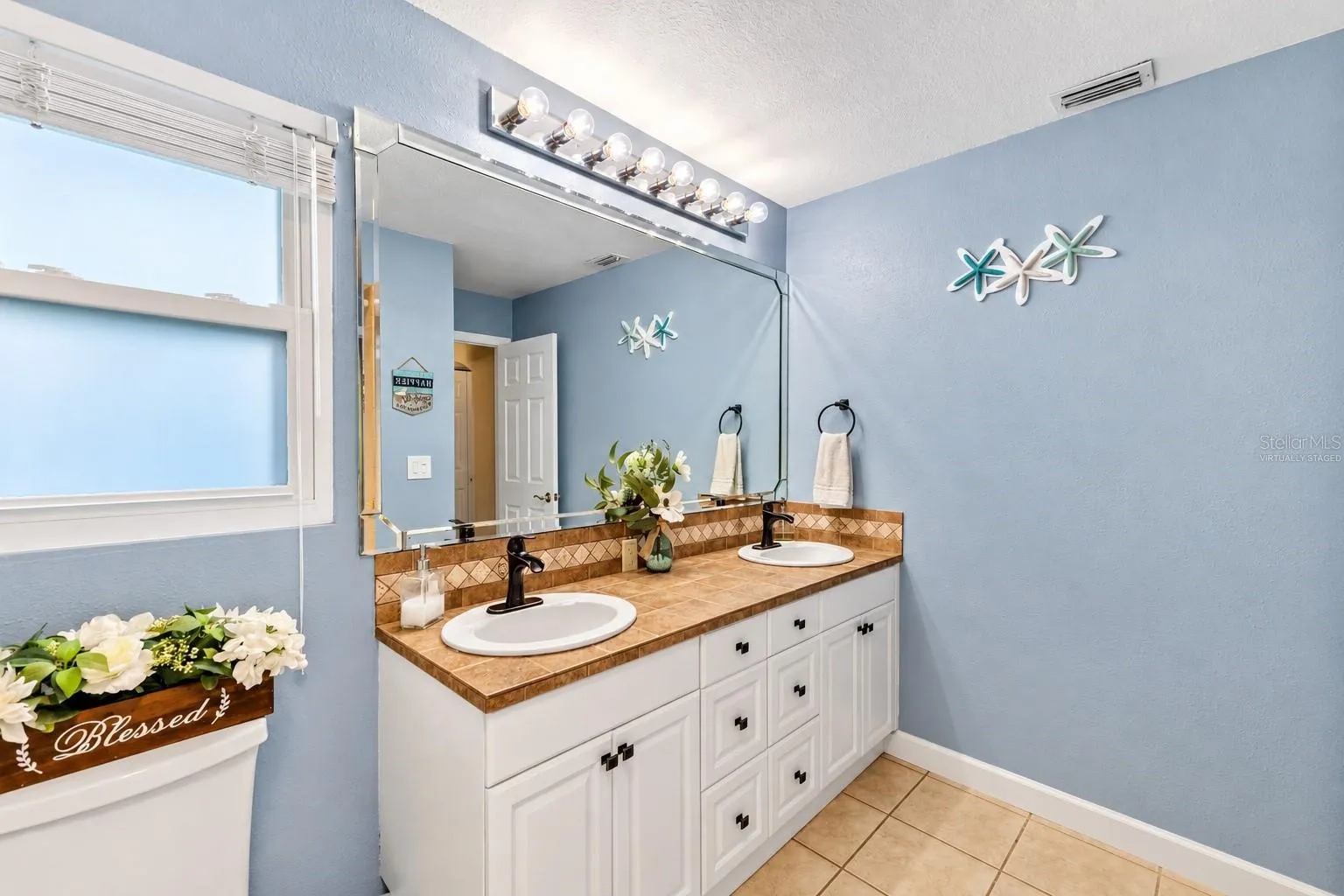 Guest bath.