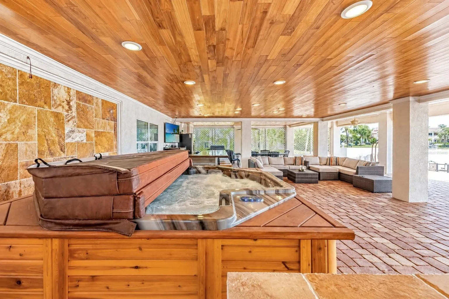 Hot tub and outdoor bar.