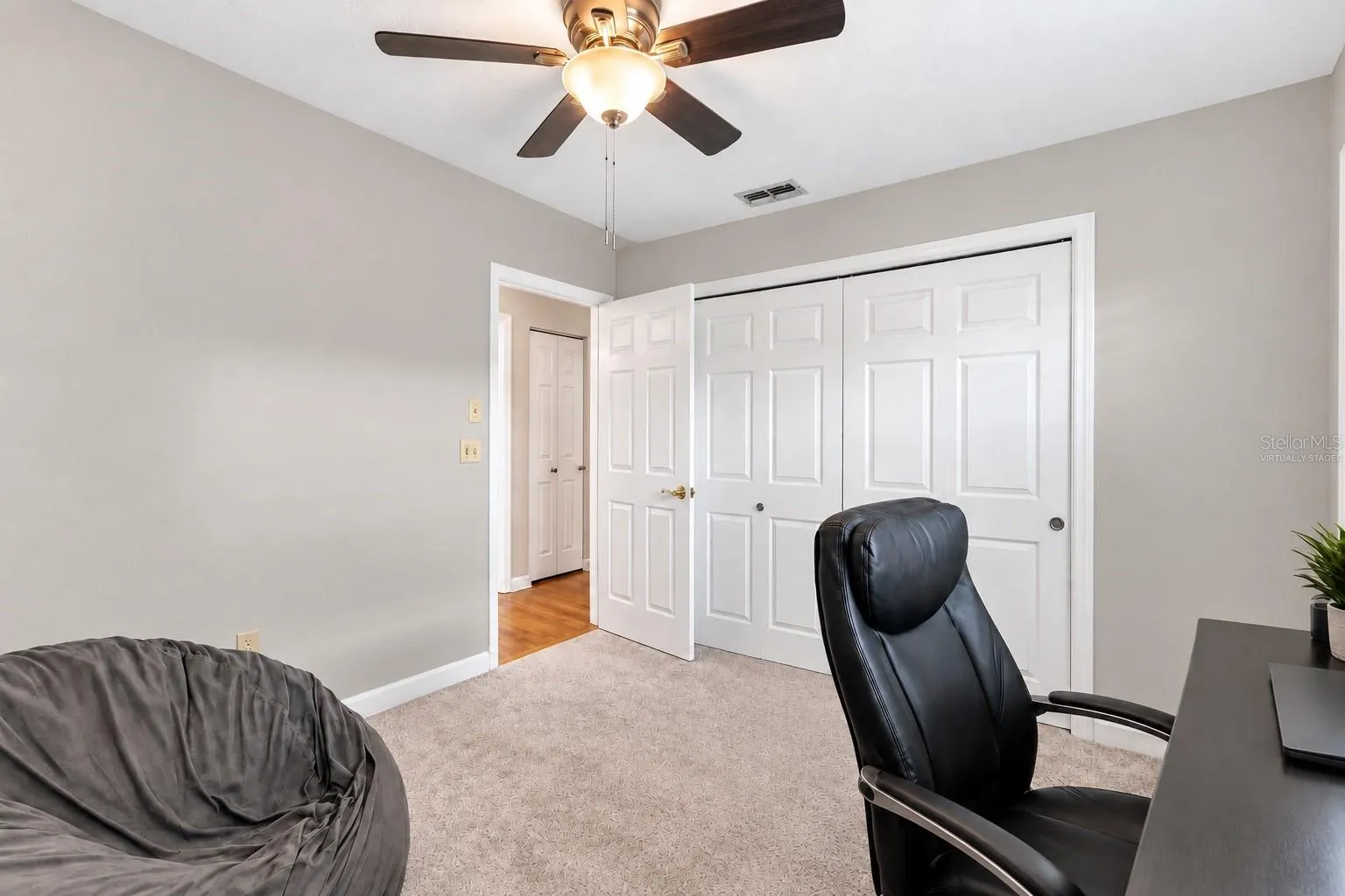 Bedroom 4 closet.