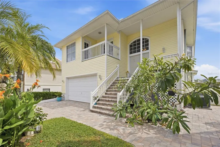 Florida Charm and separate entry to rear fenced in area!