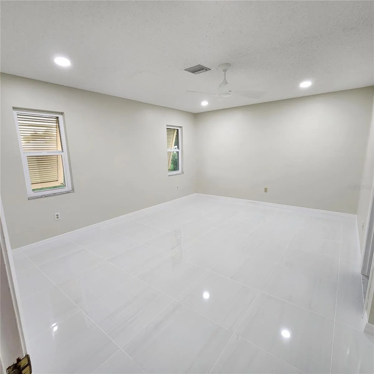 Beautiful Kitchen recessed lighting and under cabinet lighting. Ceiling fan