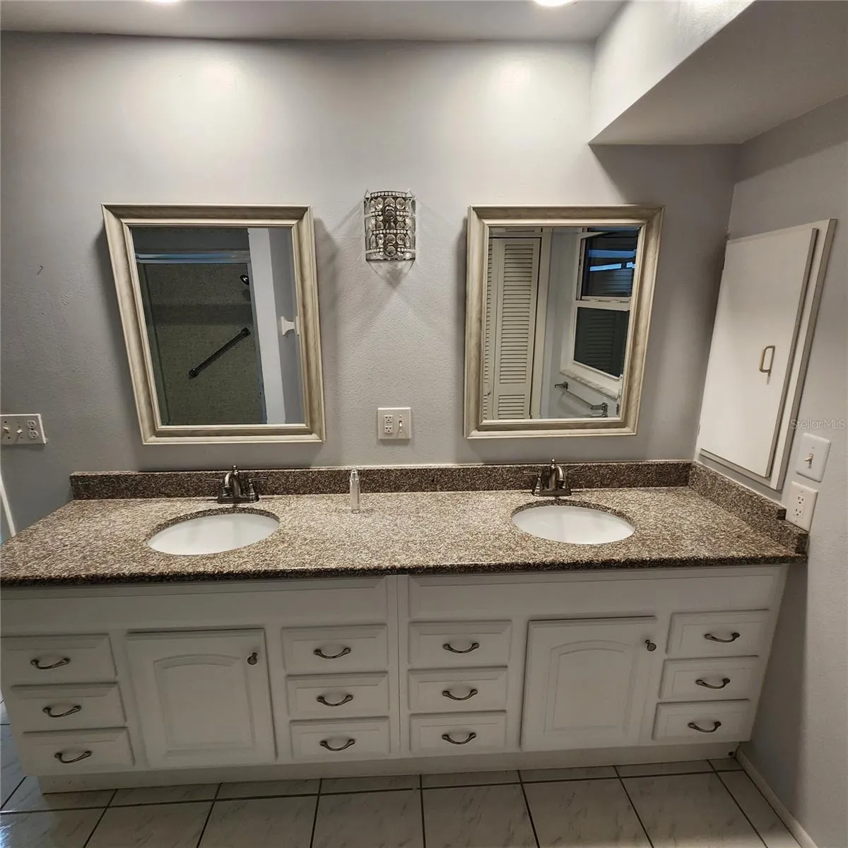 dual vanity with mirrors