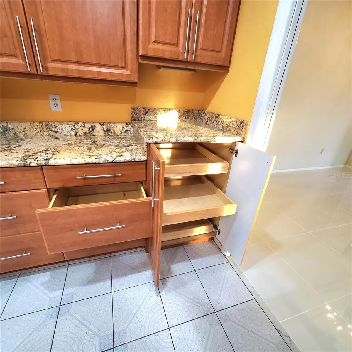 pull out trays and deep drawers. nice hardware