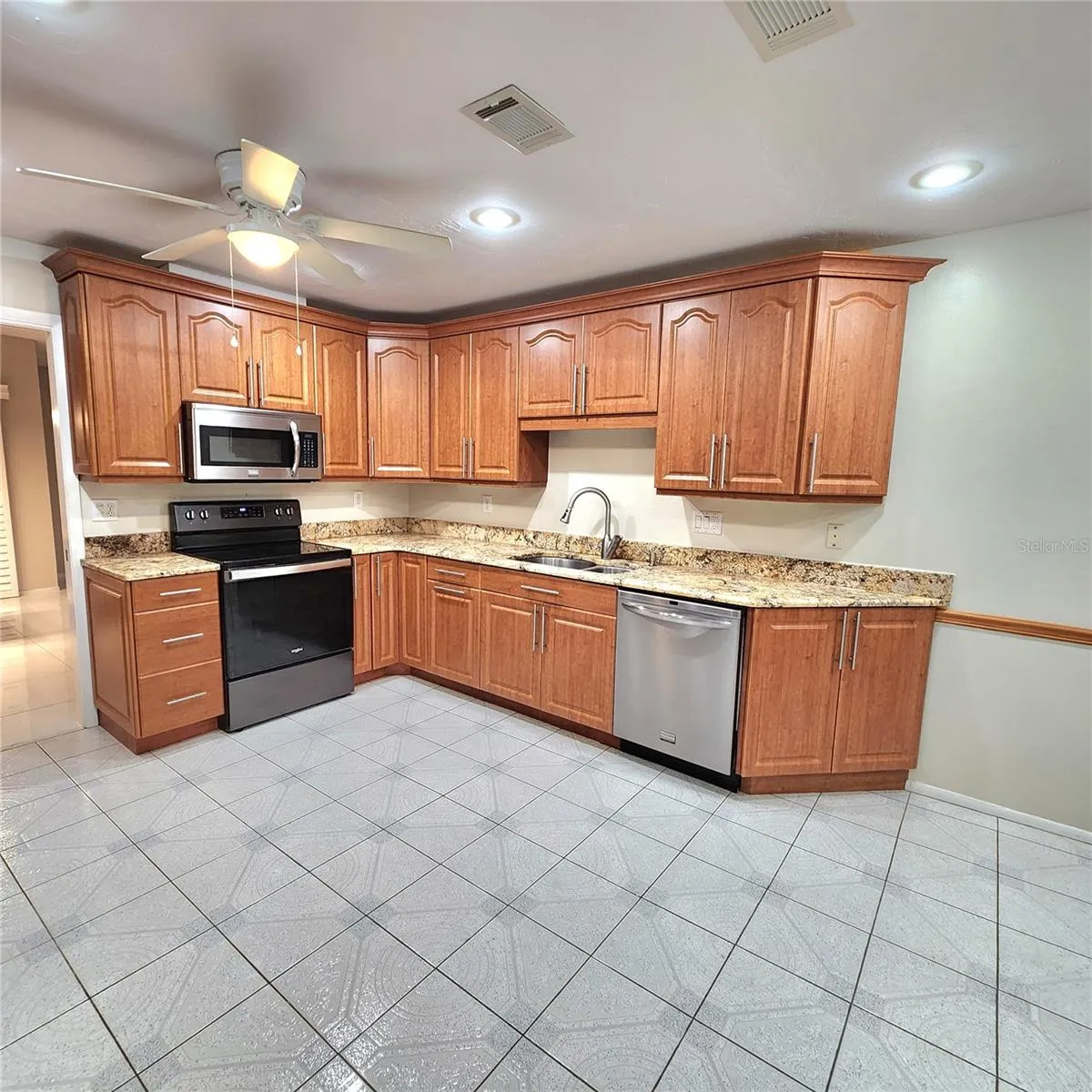 Beautiful Kitchen recessed lighting and under cabinet lighting. Ceiling fan