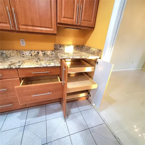 pull out trays and deep drawers. nice hardware