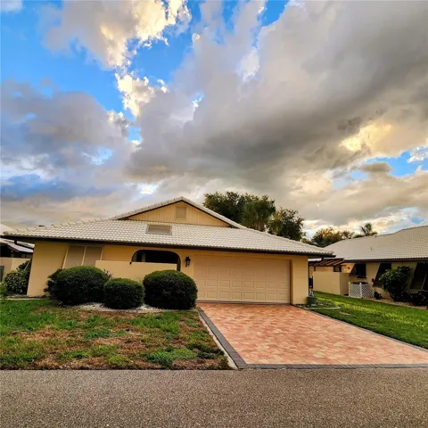 Welcome to 49 Sandstone Cir in Hourglass Lakes