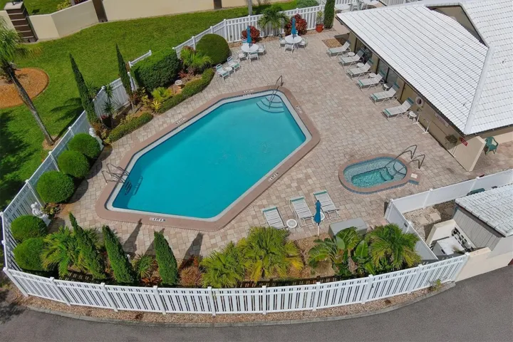 community pool, hot tub, clubhouse