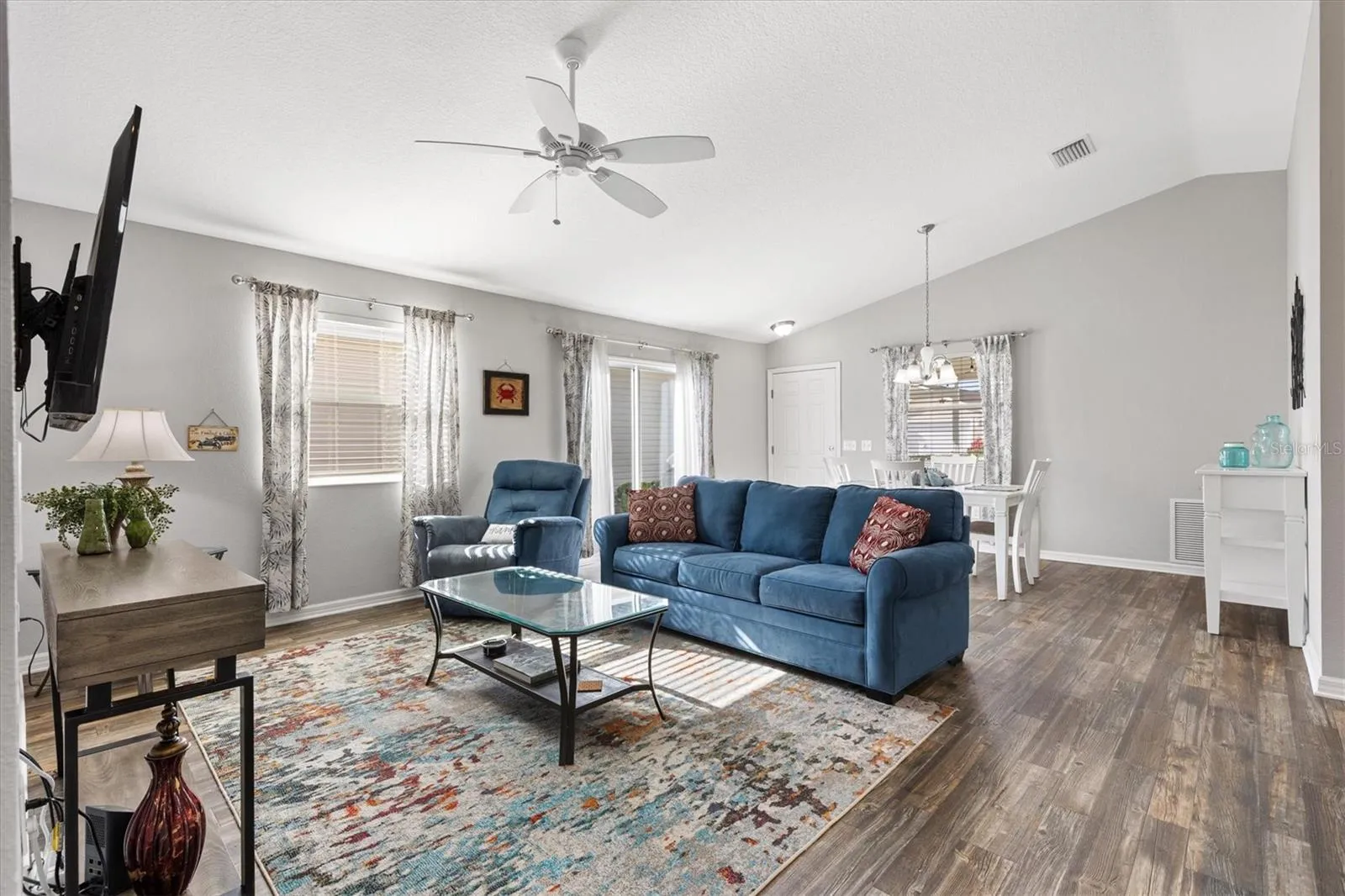 OFFERED TURNKEY! MOVE-IN READY!!