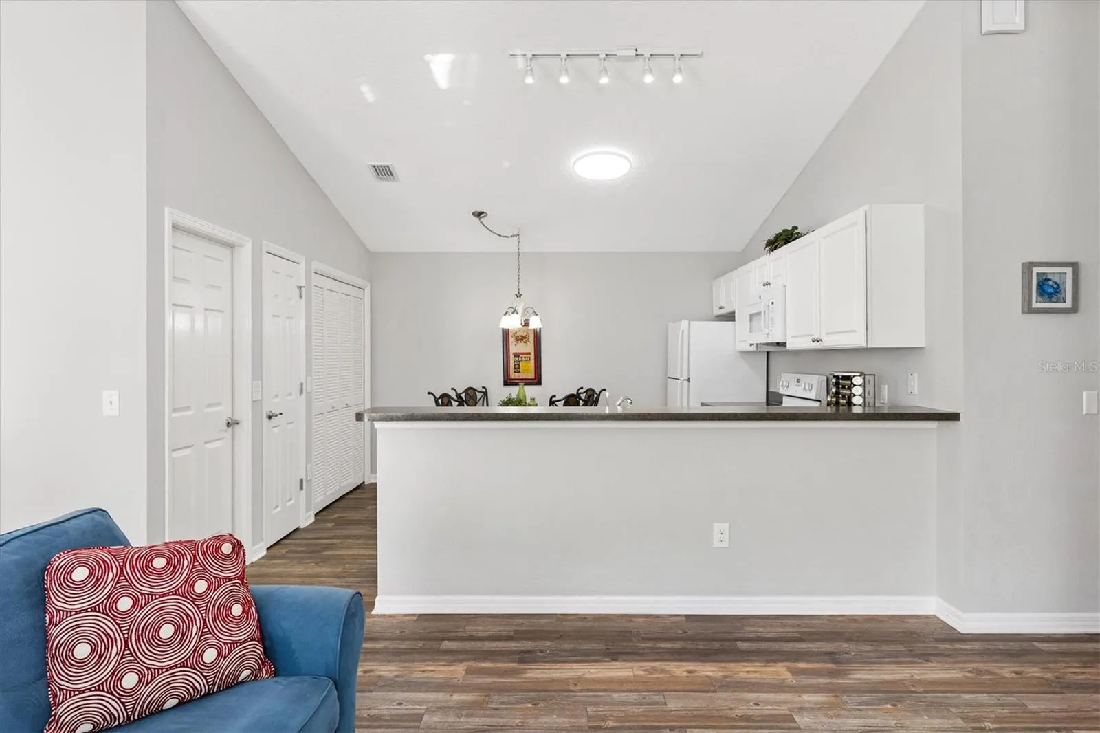 Kitchen w/ Breakfast Nook