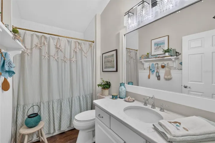 Guest Bath with Tub/Shower