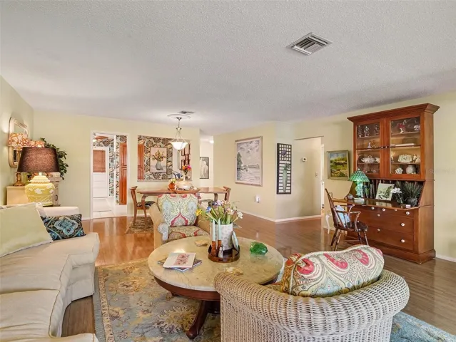 Living room/Dining room