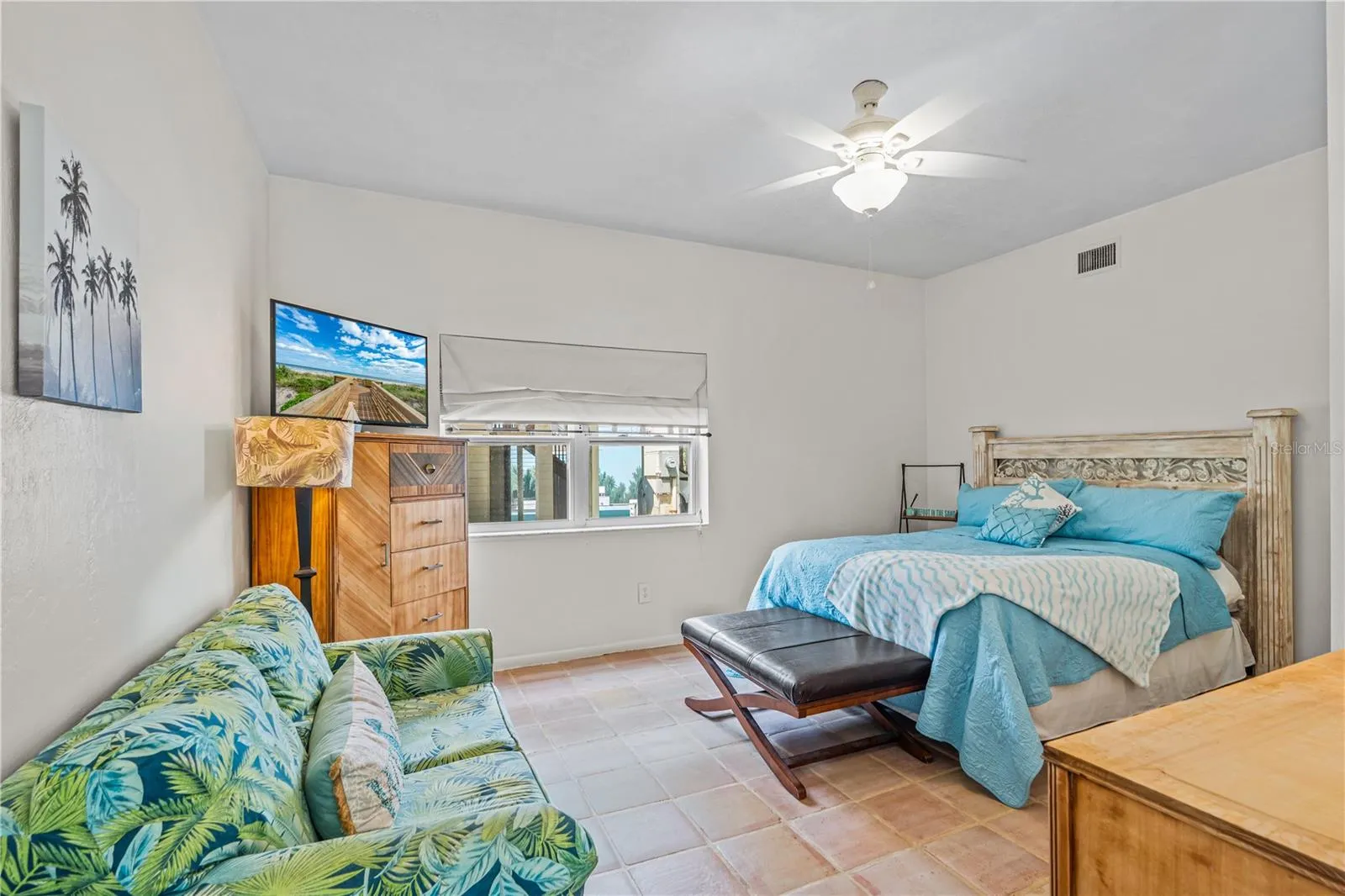1st floor- Private entrance- Main bed room with closet- view 1