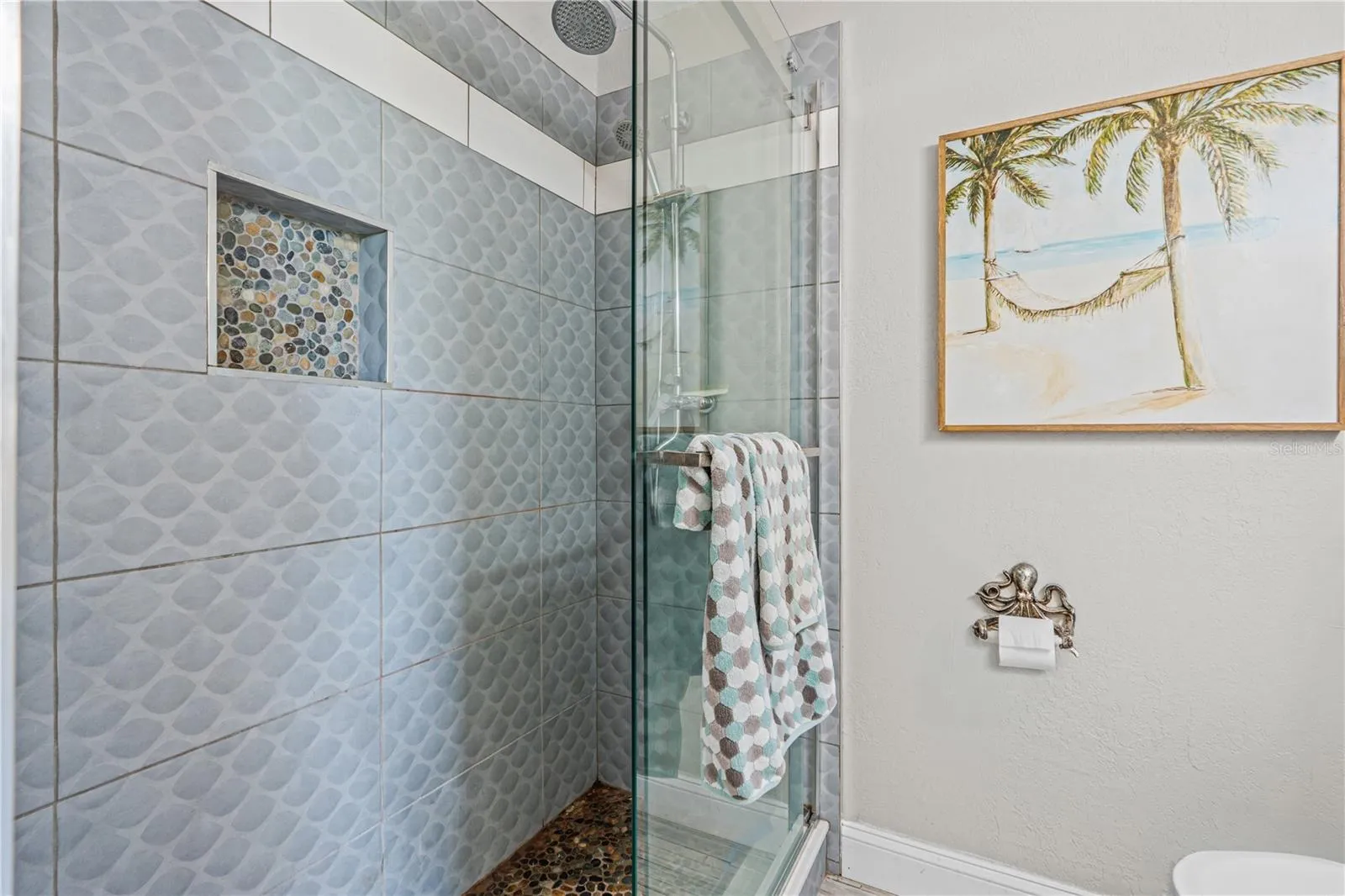 1st floor- Private entrance- Full bathroom- view 1