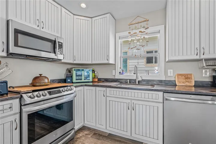 Kitchen (Main house 2nd floor)