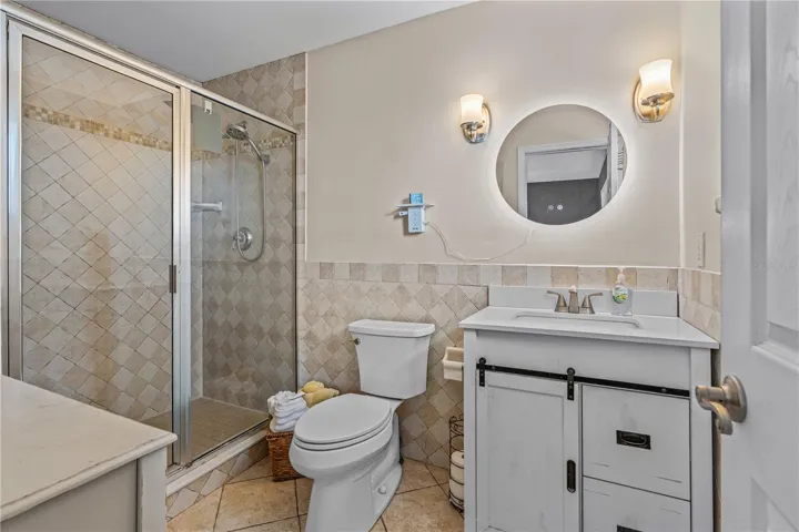 Primary bedroom Full bathroom (view 1) (Main house 2nd floor)