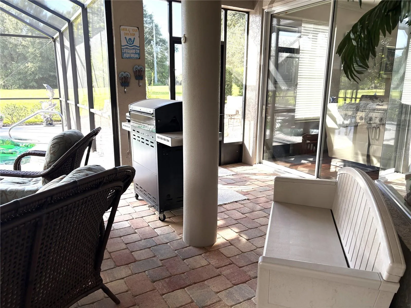 L-shaped lanai allows for lots of space for entertaining
