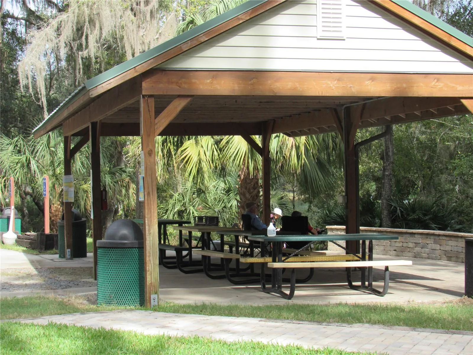 pavilion where you can enjoy a lazy afternoon