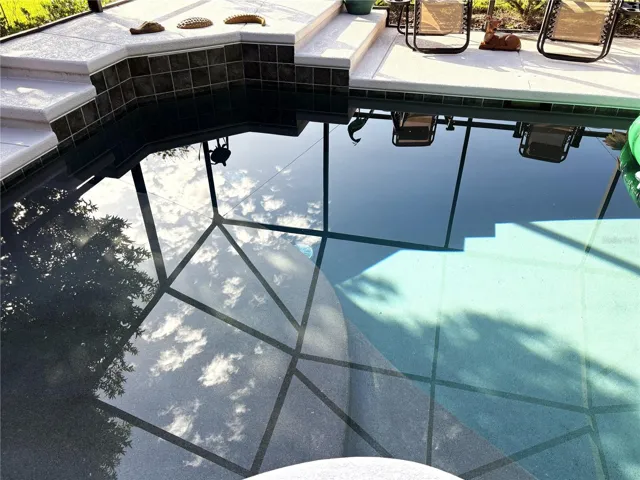 Pool has a sun shelf