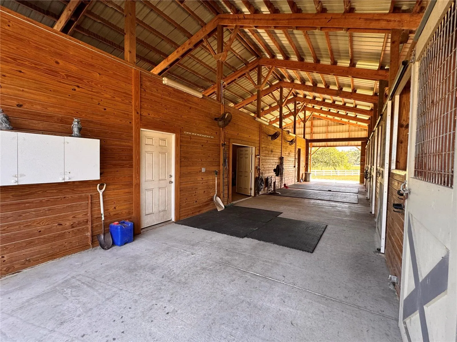 6 stall center aisle barn