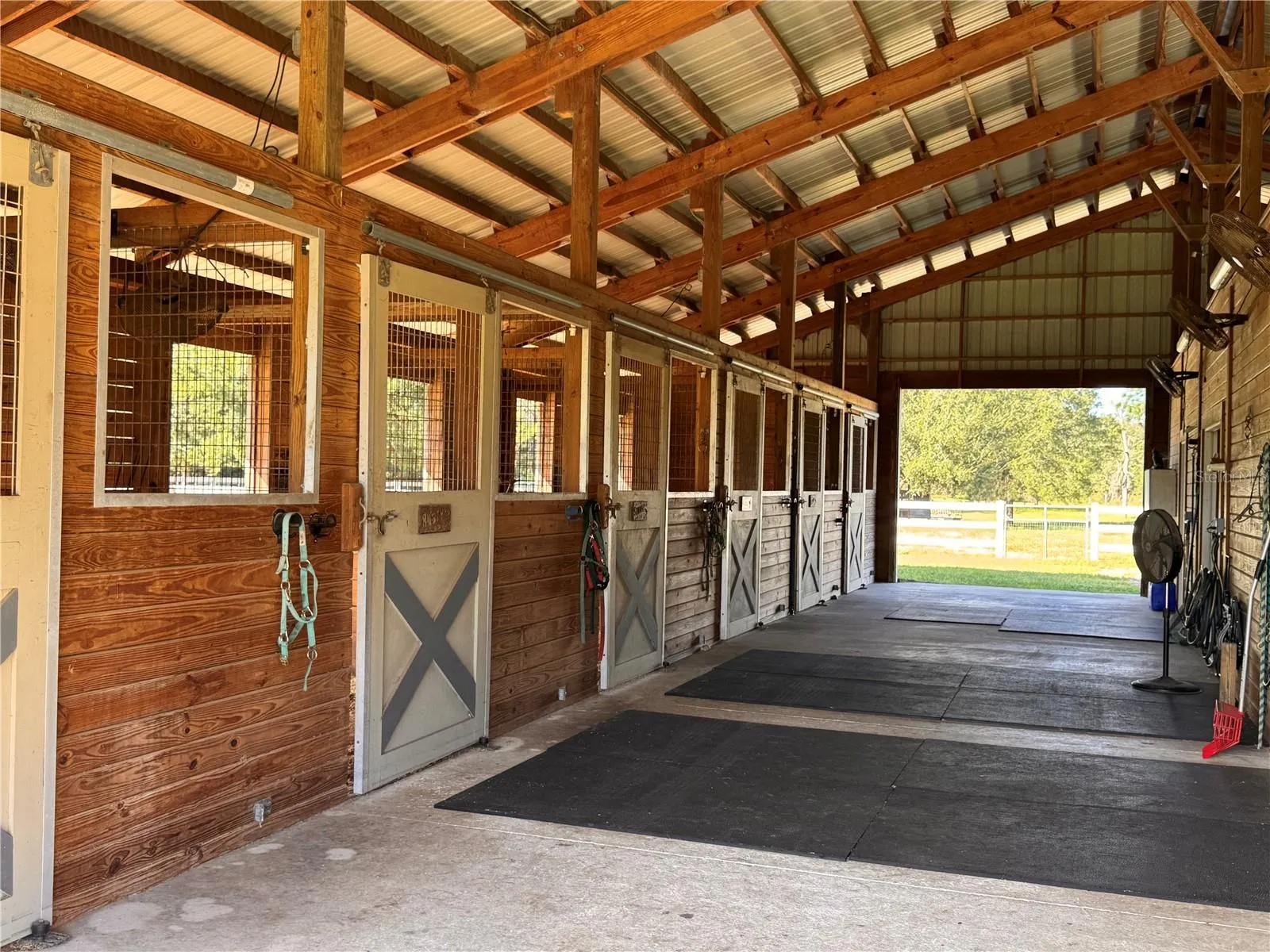 6 stall center aisle barn