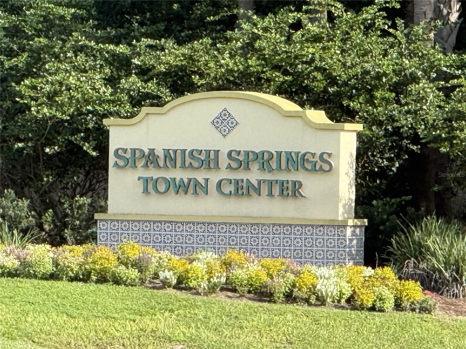 Newer lighted sign on west side (R) of US HWY 441/27 for SPANISH SPRINGS TOWN CENTER