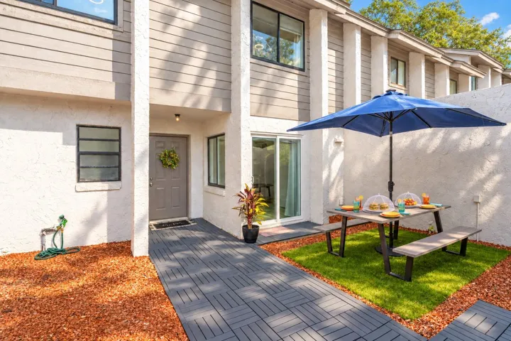 YOUR PRIVATE OUTDOOR ESCAPE
