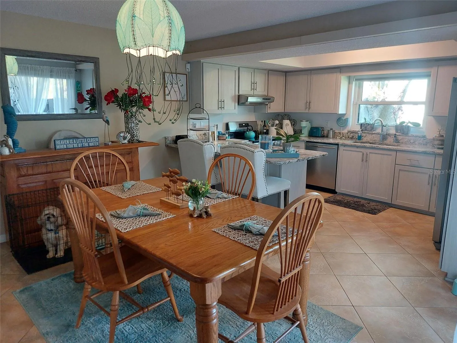 Staged photo of kitchen.