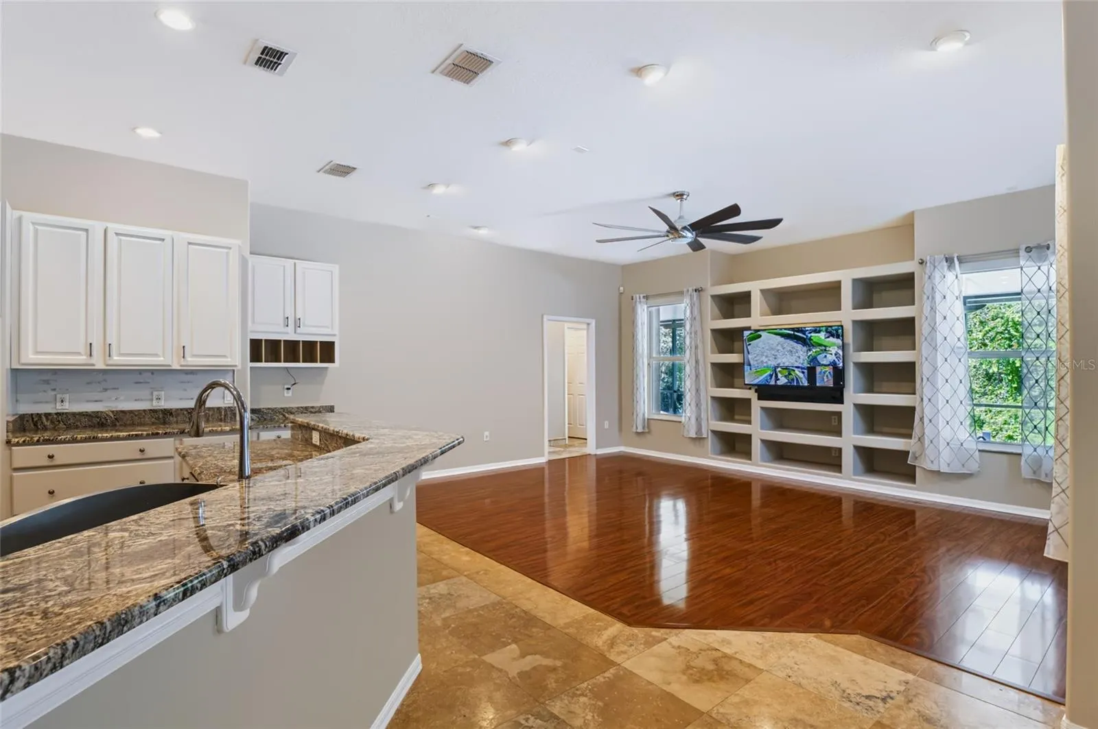Living room / kitchen