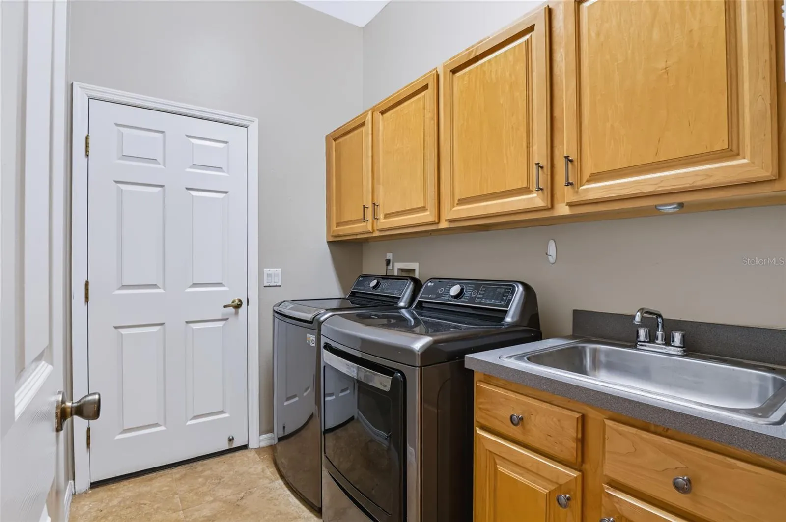 laundry room off of garage