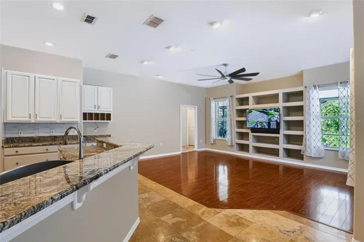 Living room / kitchen