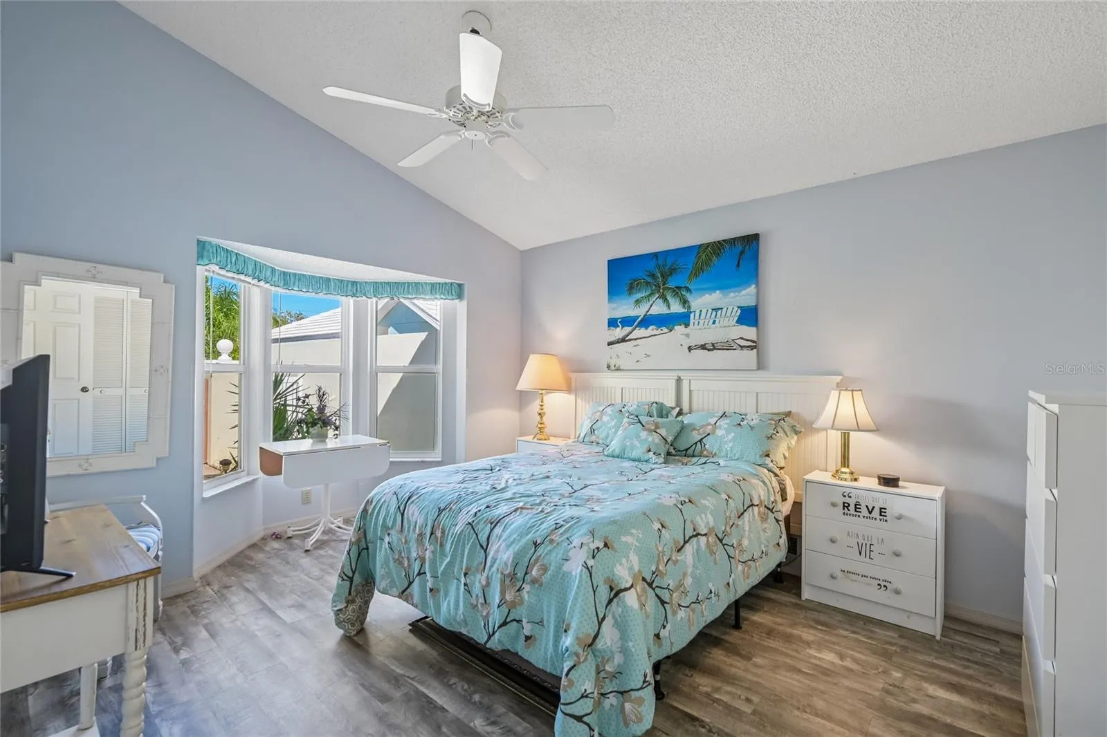 Guest bedroom