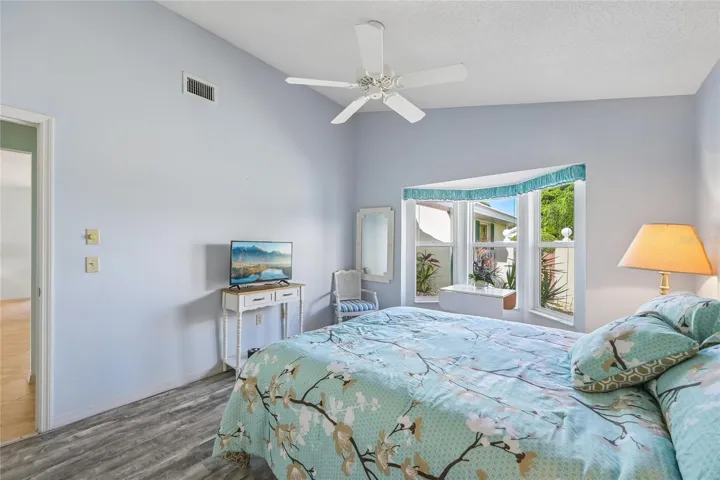 Guest bedroom