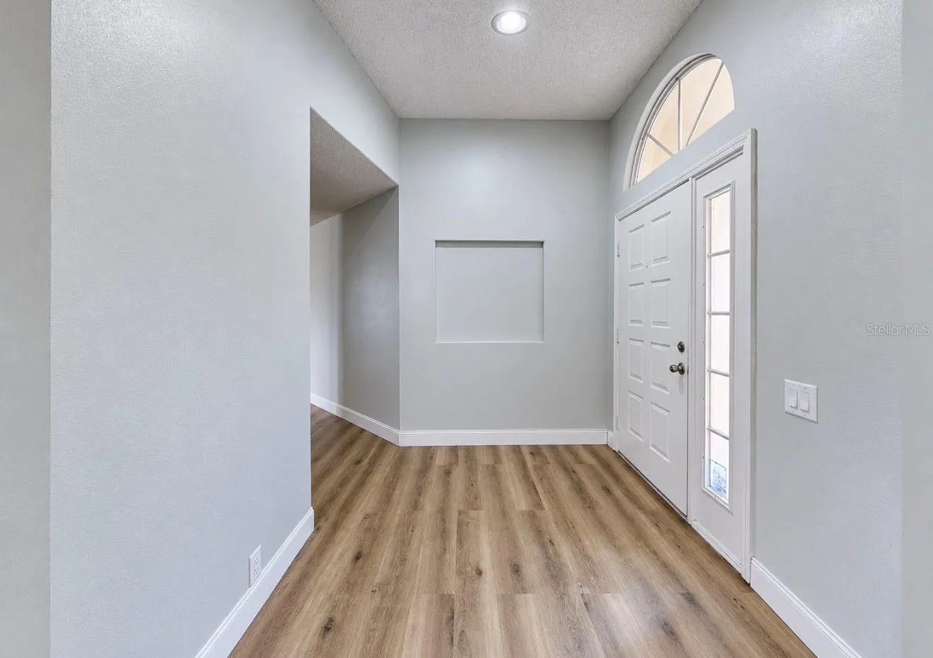 Entryway/ Foyer