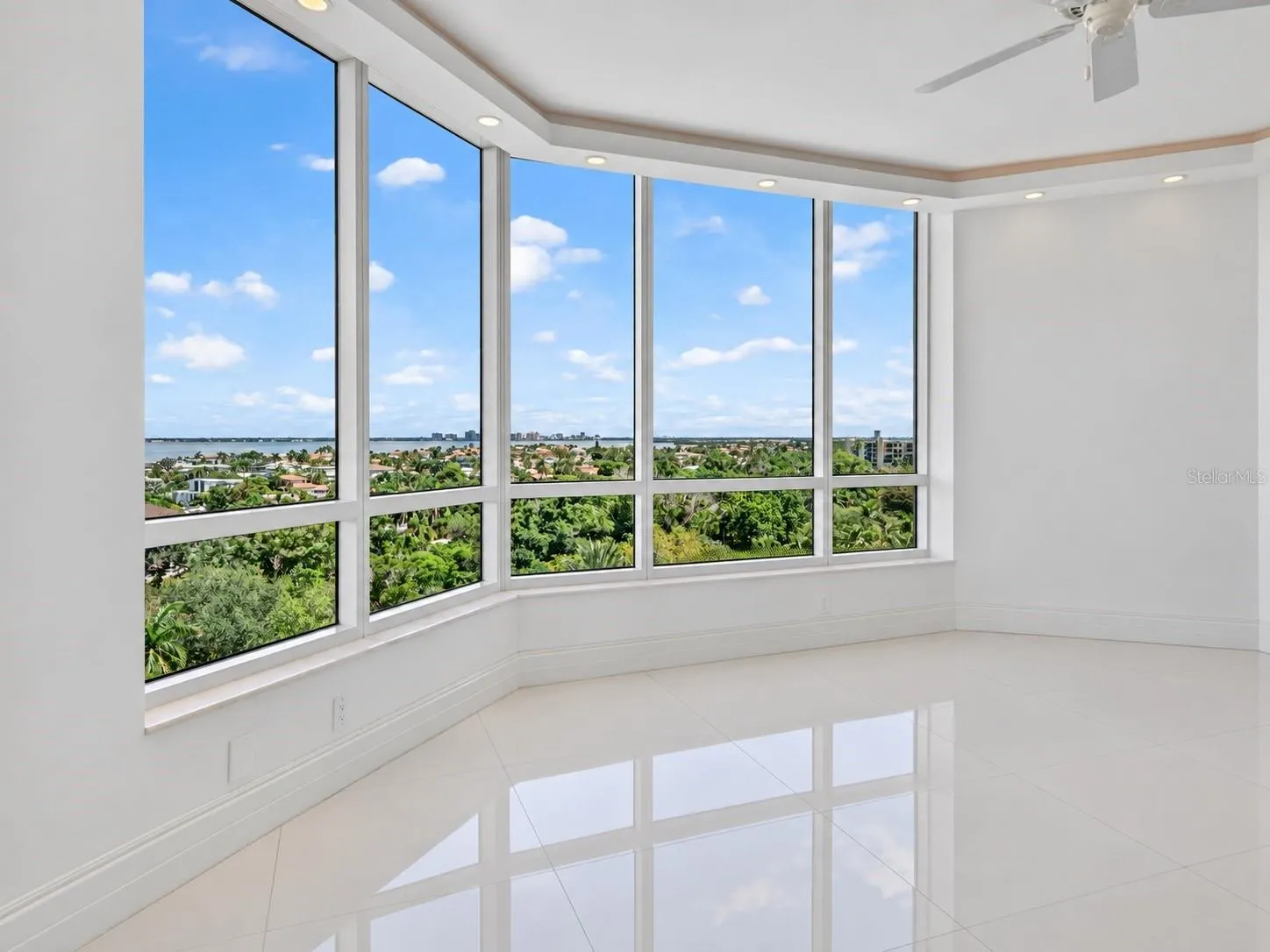 Virtually Vacant - eastern views, living room