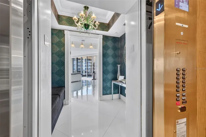 Foyer elevator entry