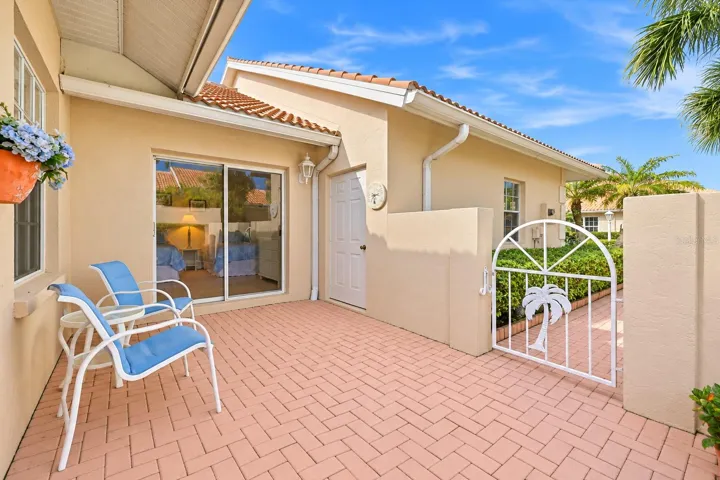 Front courtyard and garage door