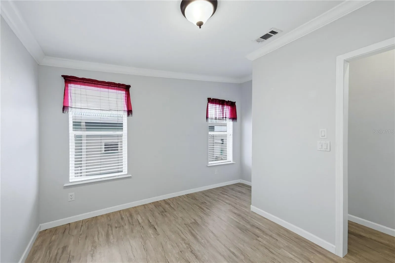 3rd Bedroom / Den