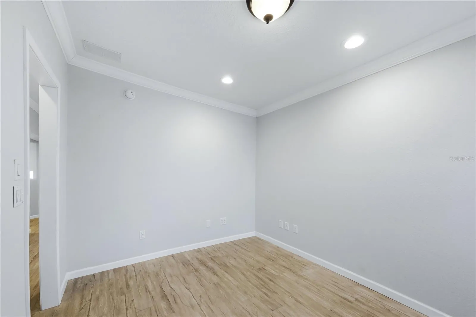 3rd Bedroom / Den