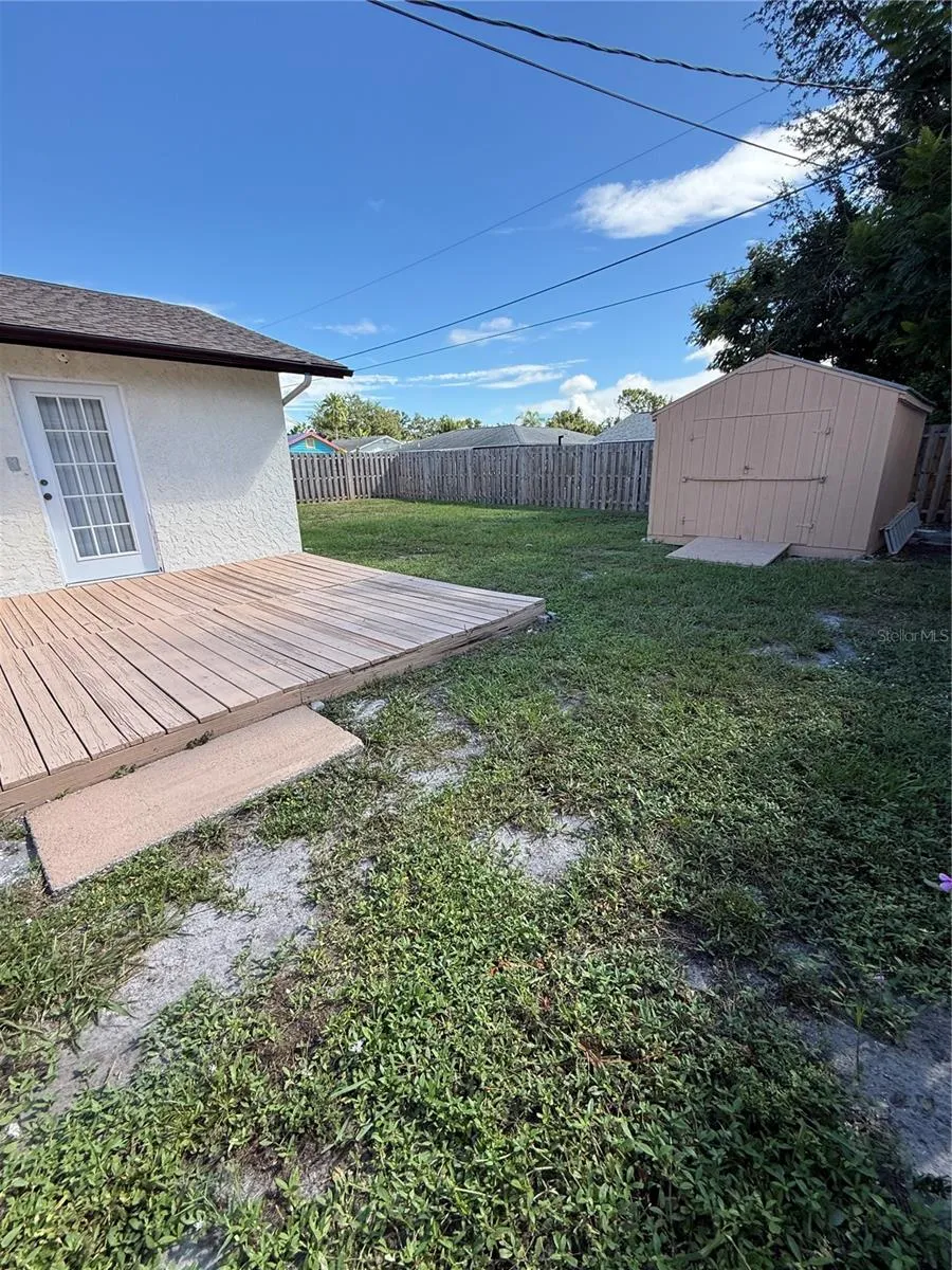 Side/ Back Yard