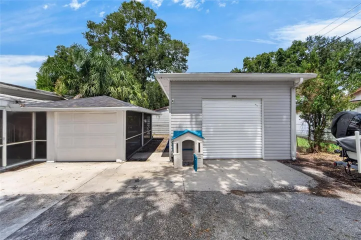 detached garage/workshop