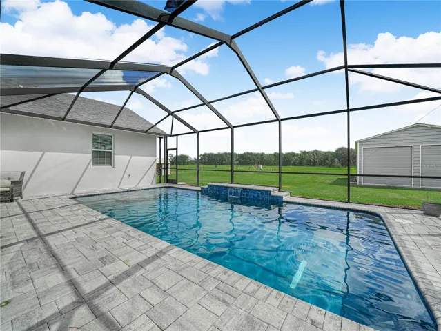 Pool with beach entry and bubbler