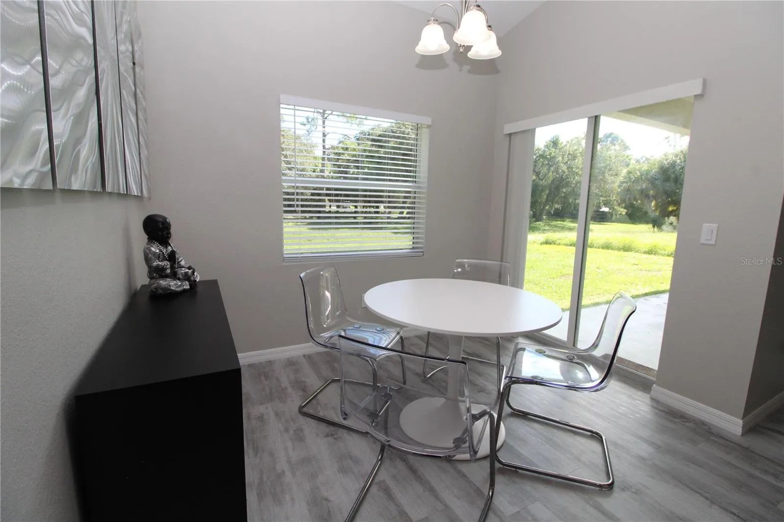 Dining room...