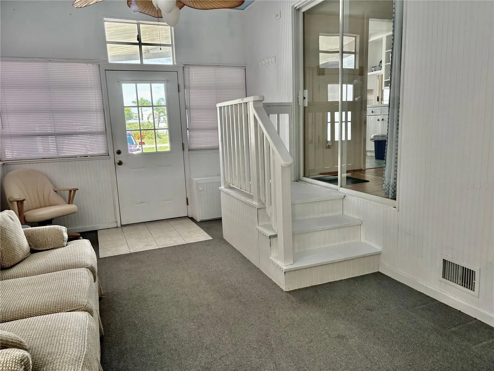 Entry way Porch