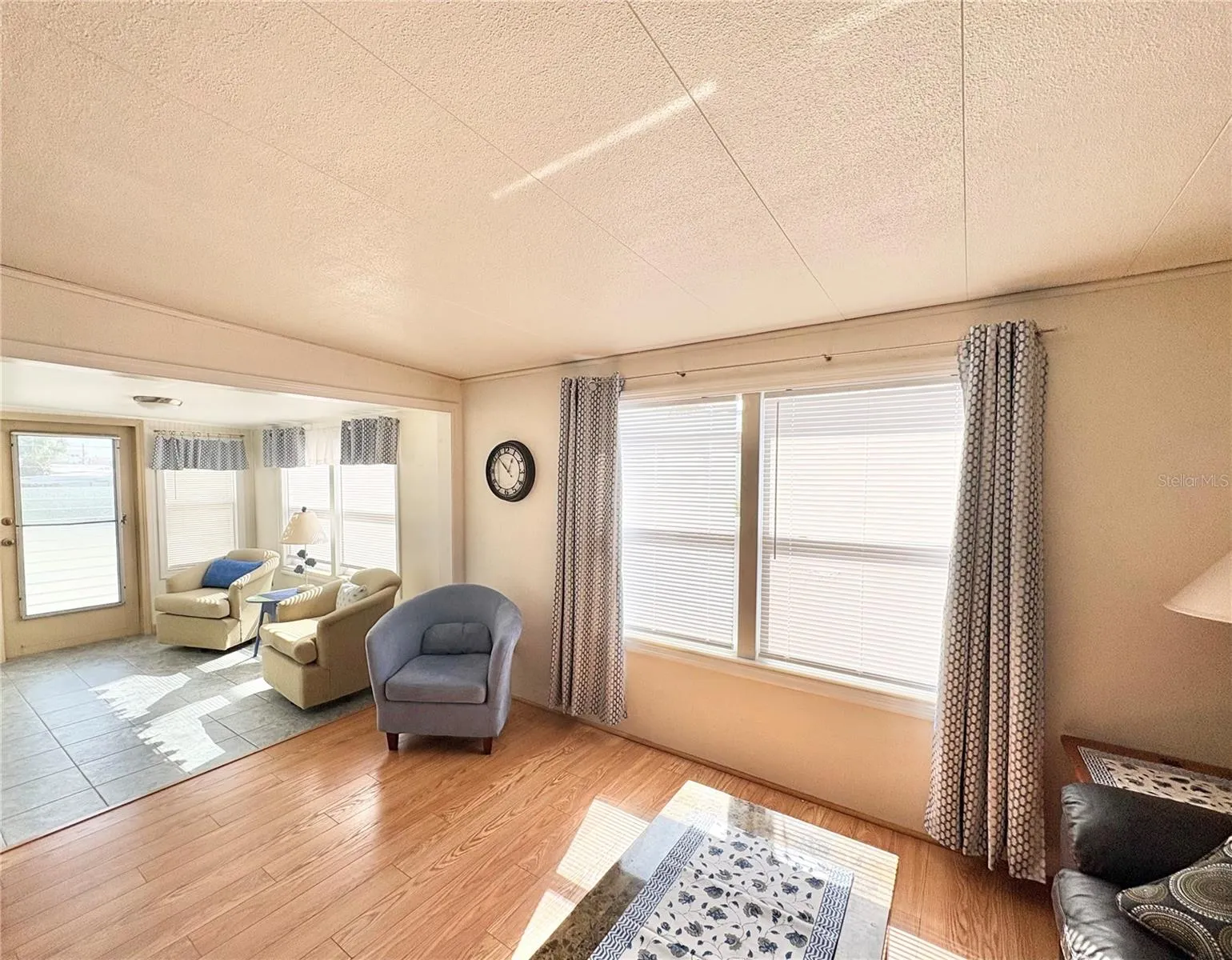 Extra Sitting area off living room