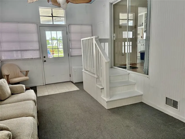 Entry way Porch